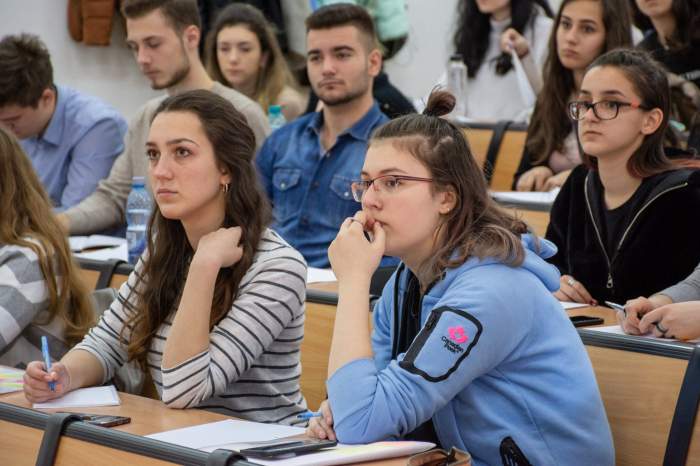 Vești bune pentru studenți! Universitatea din București își reia cursurile în format fizic din toamnă