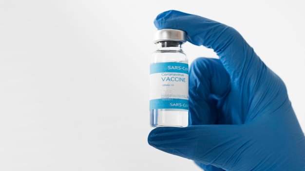 Adeverințe false de vaccinare, scoase la vânzare pe internet. Cât au plătit românii pentru o dovadă de imunizare contrafăcută