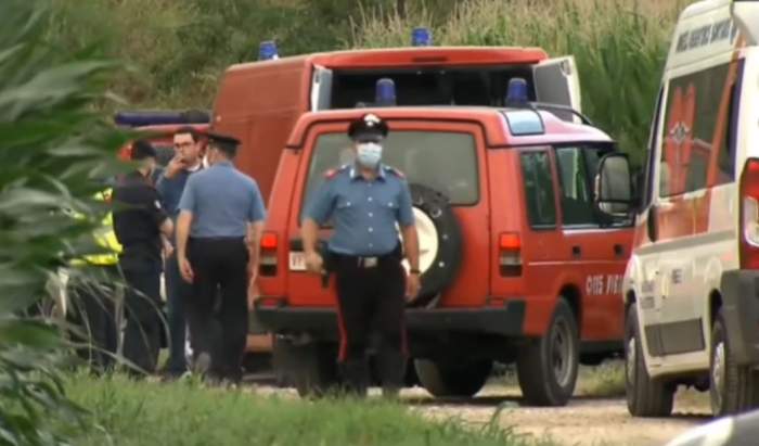 Tinerele moarte în lanul de porumb din Italia ar fi consumat alcool și droguri cu o româncă și patru marocani, înainte de accident