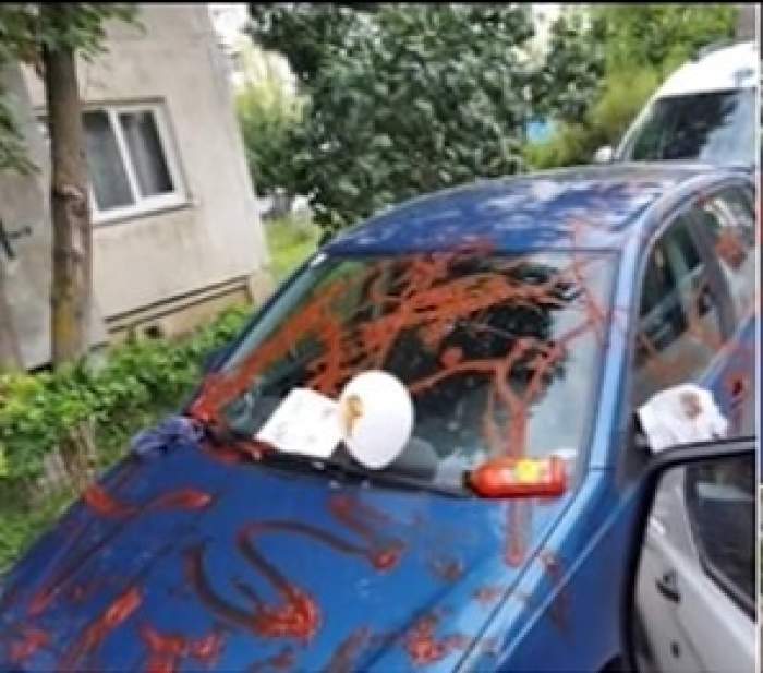 Mașină mânjită cu ketchup de amanta furioasă, în Cluj. Ce mesaj a lăsat femeia după ce s-a răzbunat