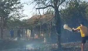 Incendiu devastator lângă satul făcut scrum din Mehedinți. Mai multe locuințe sunt afectate și zeci de animale au murit / VIDEO
