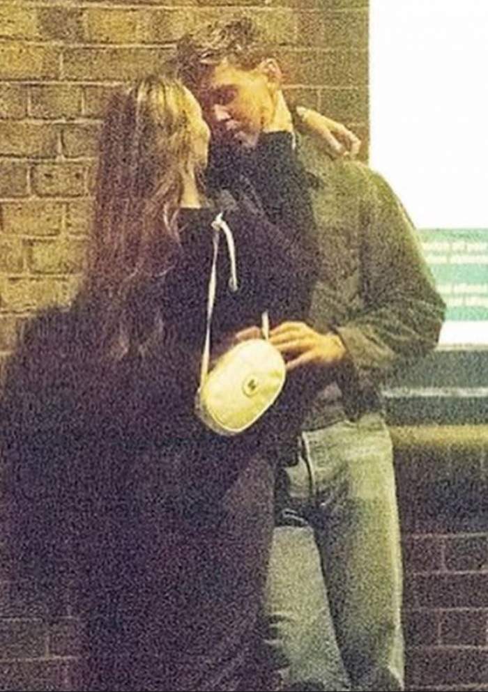 Fiica lui Johnny Depp, sărut pătimaș cu un actor celebru. Lily Rose și fostul iubit al Vanessei Hudgens sunt de nedespărțit / FOTO