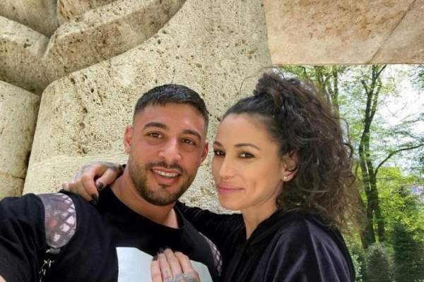Cum arată Roxana Vancea însărcinată în 25 de săptămâni. Vedeta încă etalează o siluetă suplă / FOTO