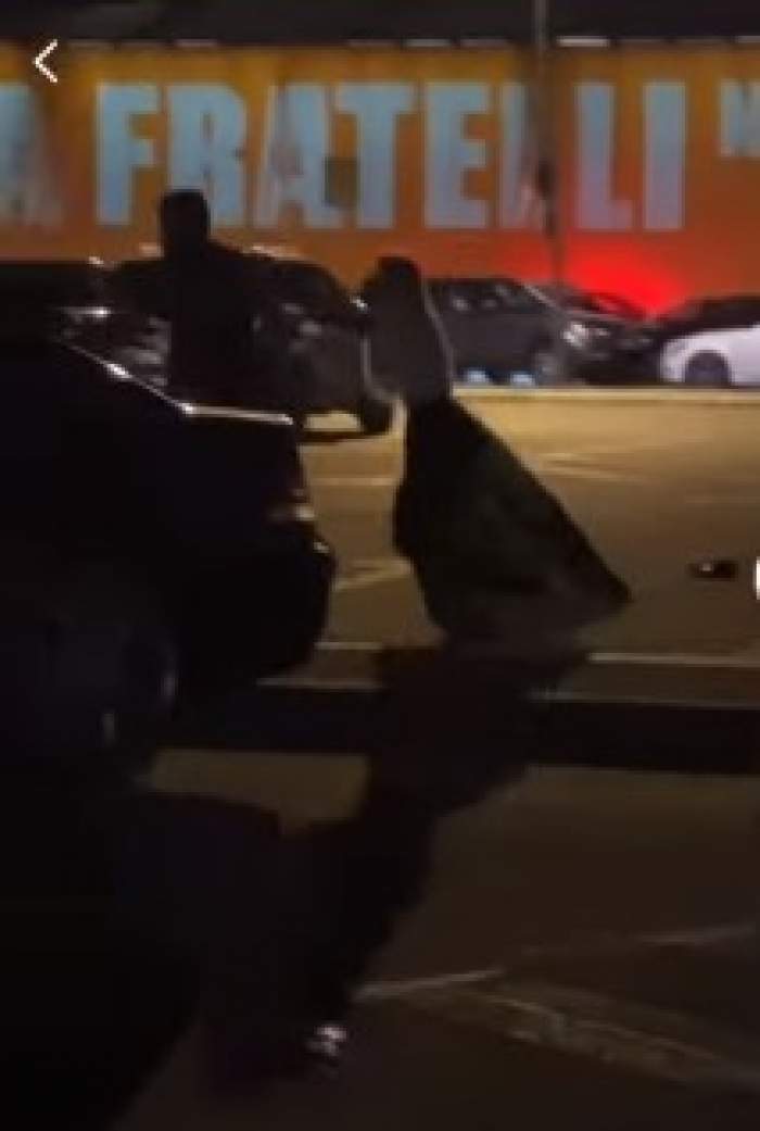 Tânăr, bătut de iubită în fața unui club din Mamaia. Momentul în care bărbatul este luat la palme a fost surprins de trecători / VIDEO