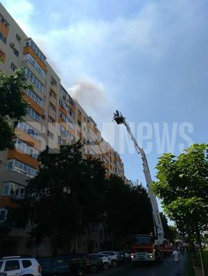 Incendiu puternic în București în aceste momente, la un bloc de locuințe. Mai multe echipaje intervin de urgență / VIDEO