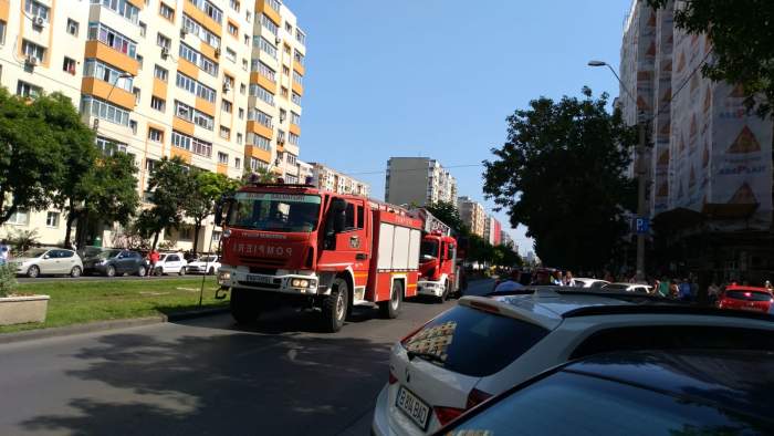Incendiu puternic în București în aceste momente, la un bloc de locuințe. Mai multe echipaje intervin de urgență / VIDEO