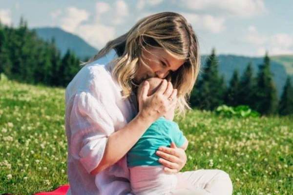 Gina Pistol, prima poză cu chipul fiicei sale! Micuța Josephine a moștenit zâmbetul tatălui ei / FOTO