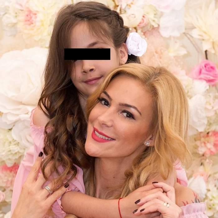 Roxana Ciuhulescu și fiica sa îmbrățișate