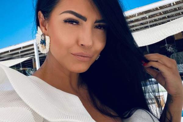 Andreea Mantea este însărcinată? Vedeta s-a afișat cu burtica la vedere în timpul vacanței / VIDEO