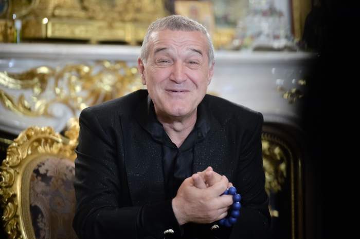 Gigi Becali, zâmbind și gesticulând