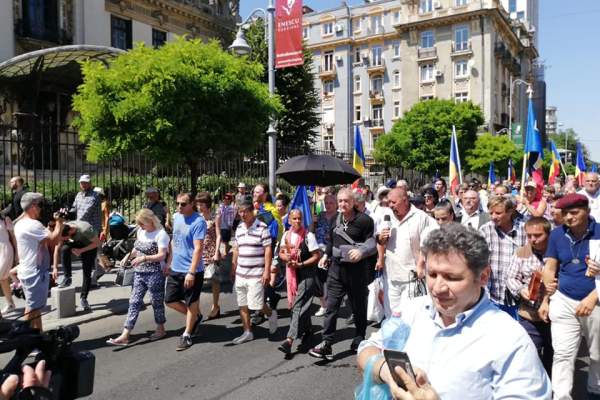 Gigi Becali a participat la Bucharest Pride pe Calea Victoriei. Ce a spus despre comunitatea LGBT: „Curățăm drumurile de duhurile necurate”