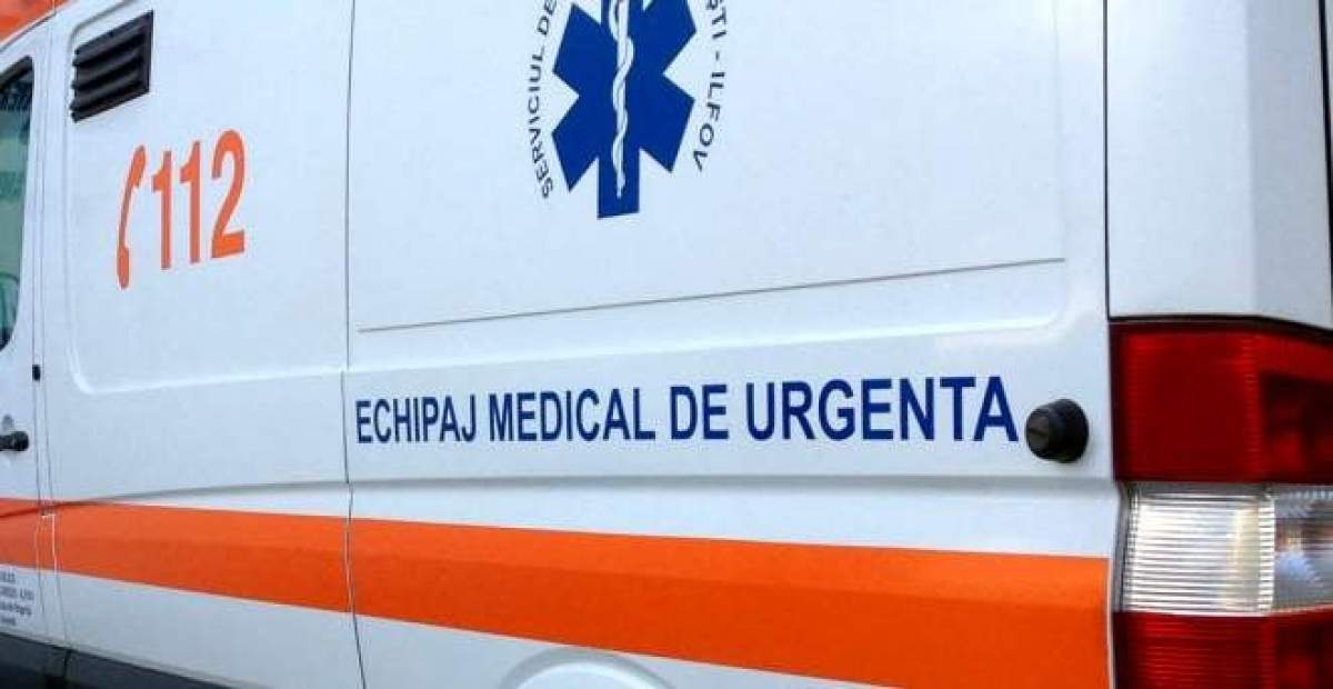 Un bărbat din Ocna Sibiului aflat în stare de ebrietate a deschis ușa ambulanței și a coborât din mers