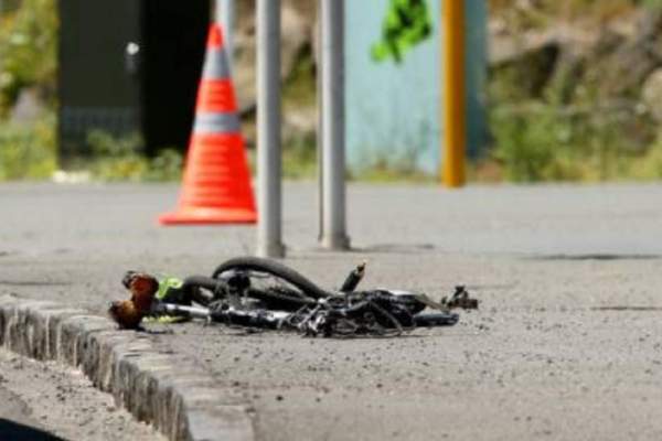 Tragedie în județul Dolj! O fetiță a fost spulberată de o mașină în timp ce se afla pe bicicletă, apoi lăsată să moară pe marginea drumului