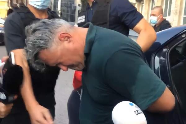 Primele imagini din momentul arestării taximetristului care și-a omorât soția educatoare / FOTO