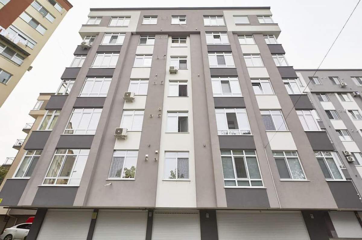 Un bărbat de 60 de ani din Reșița a murit după ce a căzut de la etajul patru. Cunoscuții exclud faptul că și-ar fi luat viața