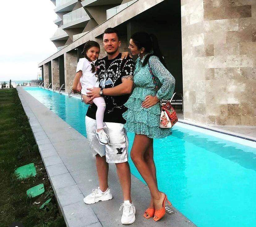 Andreea Tonciu a fost infectată cu un virus alături de familia sa. Cei trei au trecut prin clipe de coșmar în aceste zile