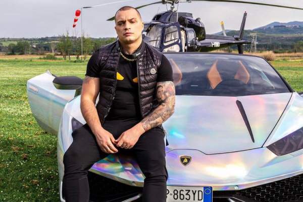 Cine este OG Eastbull, trapperul român crescut în Roma. A câștigat un disc de aur si unul de platină în industria muzicală din Italia