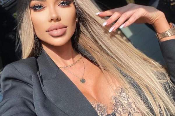Mașina de lux a Biancăi Drăgușanu, blocată în parcarea unui mall. Blonda a aruncat cu vorbe dure la adresa unui necunoscut: „Mă-ta știe cum parchezi?” / VIDEO