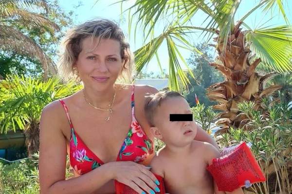 Mirela Vaida, imagine în costum de baie din vacanța din Turcia. Prezentatoarea Acces Direct se bucură de relaxare alături de familie