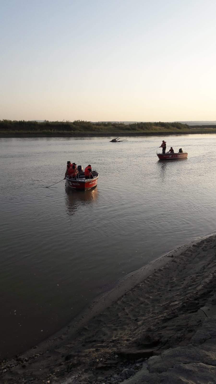 Cine sunt cei cinci adolescenți înecați în Siret, seara trecută. Doi dintre aceștia erau frați