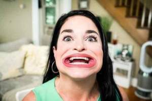 Cum arată femeia cu cea mai mare gură din lume! Samantha Ramsdell a intrat în Cartea Recordurilor datorită aspectului neobișnuit / FOTO