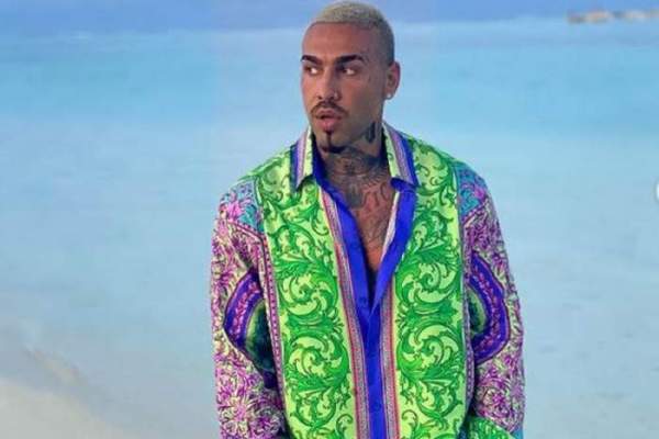 Alex Velea, schimbare radicală de look! Cum arată artistul după ce s-a făcut roz în cap / FOTO