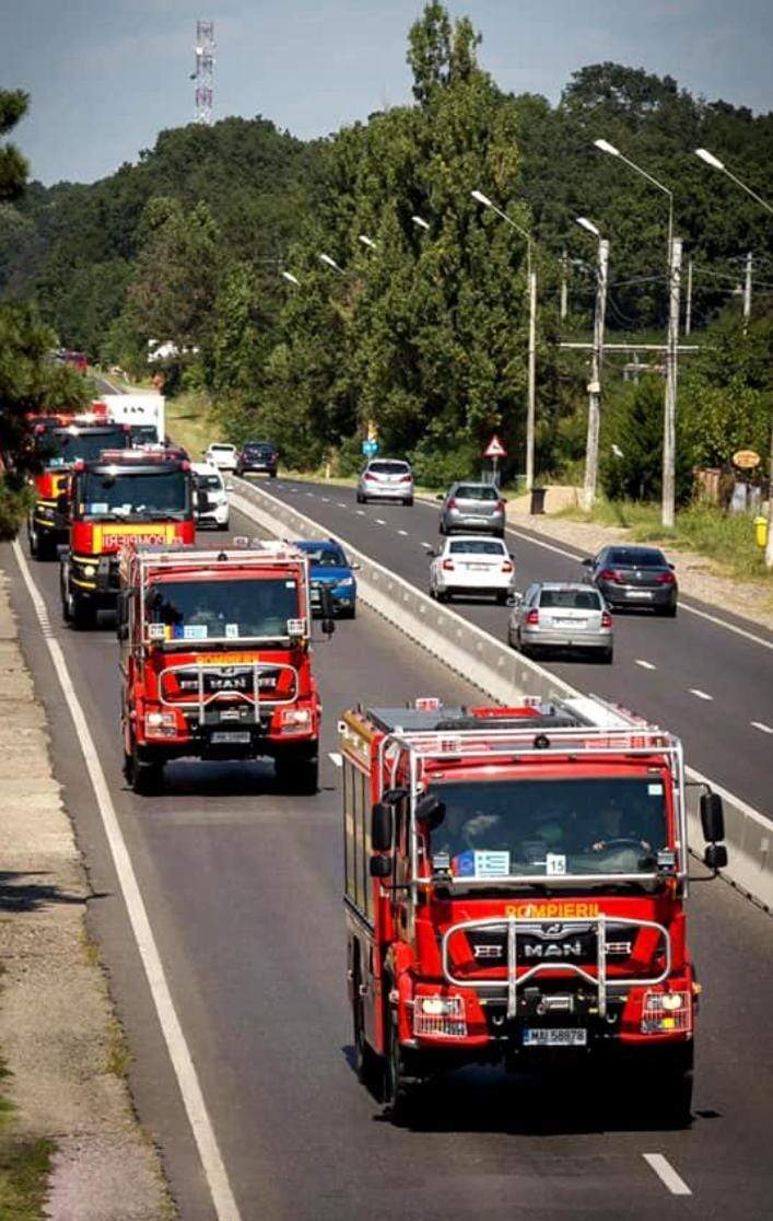 Cei 142 de pompieri români plecați să ajute la stingerea incendiilor au ajuns în Grecia / FOTO