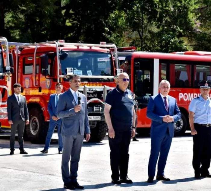 Cei 142 de pompieri români plecați să ajute la stingerea incendiilor au ajuns în Grecia / FOTO