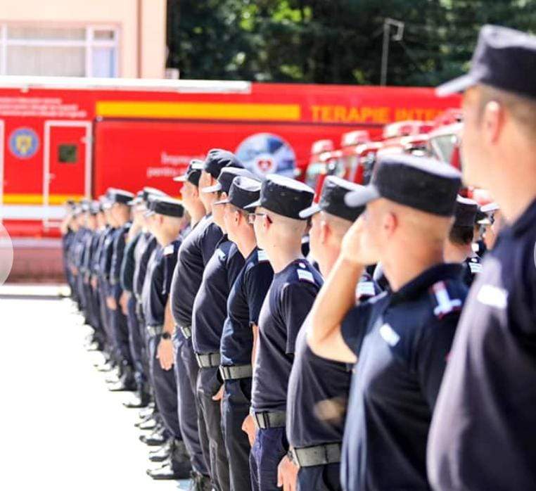 Cei 142 de pompieri români plecați să ajute la stingerea incendiilor au ajuns în Grecia / FOTO