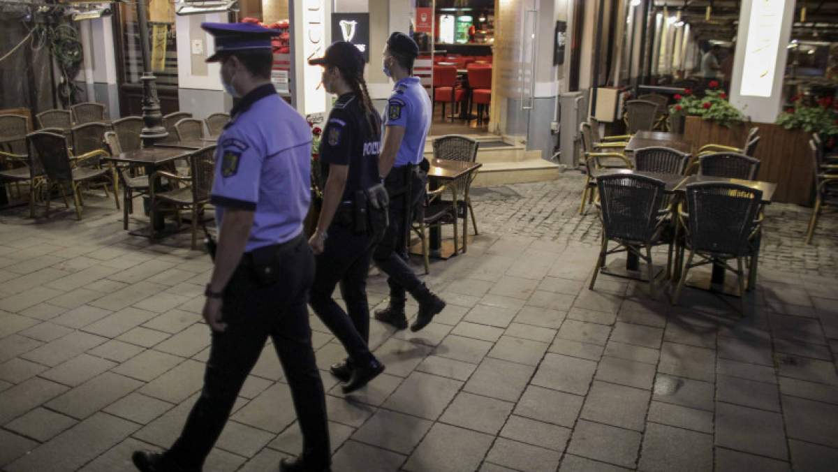 O femeie s-a ales cu dosar penal după ce a ieșit din casă deși se afla în carantină O femeie diagnosticată cu COVID-19 s-a ales cu dosar penal, după ce a plecat din izolarea la domiciliu ca să meargă la restaurant