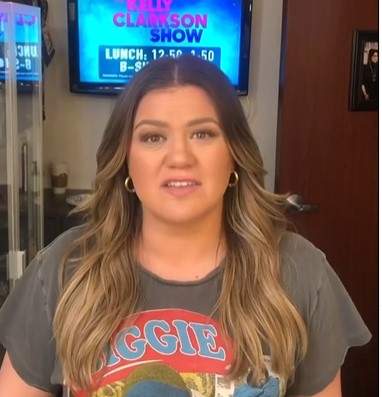 Kelly Clarkson trăiește ”cea mai bună viață” de când a cerut divorțul. Cântăreața l-a dat uitării pe încă soțul ei