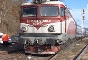 Accident feroviar grav în Harghita! Două persoane au murit carbonizate, după ce mașina în care se aflau a fost izbită de un tren. Autoturismul a luat foc