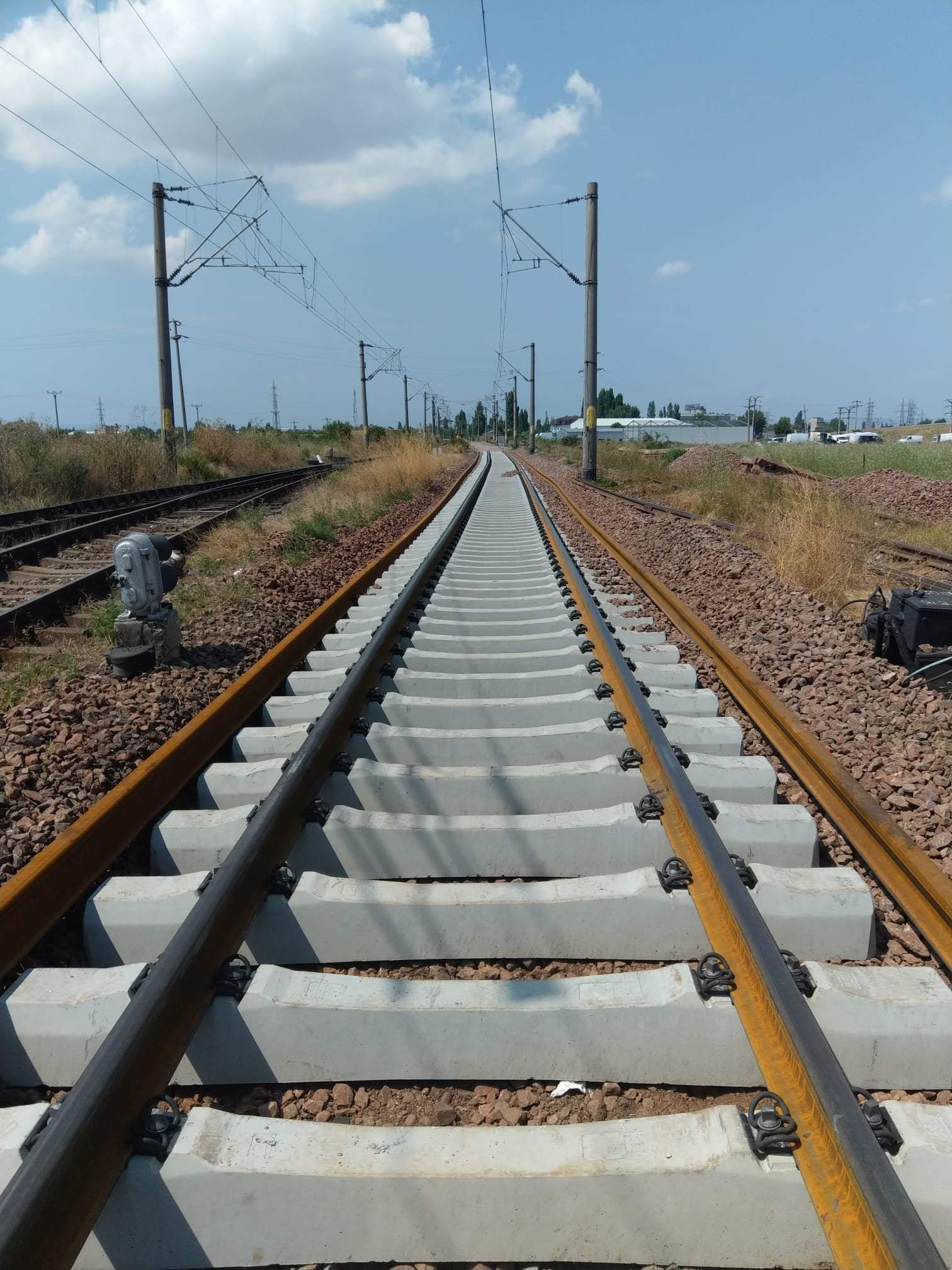 Călătorii CFR își vor putea plăti biletul direct în tren, cu cardul. Noul sistem, implementat între Gara de Nord și aeroportul Otopeni