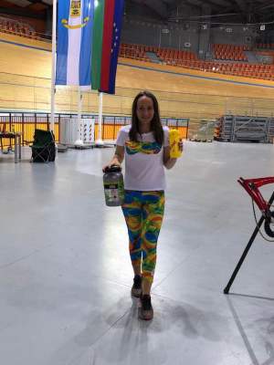 Cine este și cu ce se ocupă Laura Novak, soția lui Eduard Novak. Ministrul Sportului participă la Jocurile Paralimpice 2020 în mai multe probe de ciclism