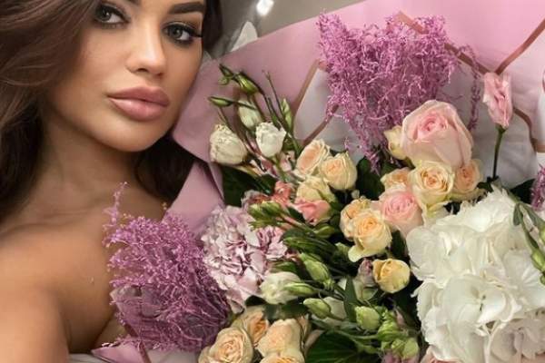 Carmen de la Sălciua s-a fotografiat la coada vacii! Imaginea i-a surprins pe fanii de pe Instagram