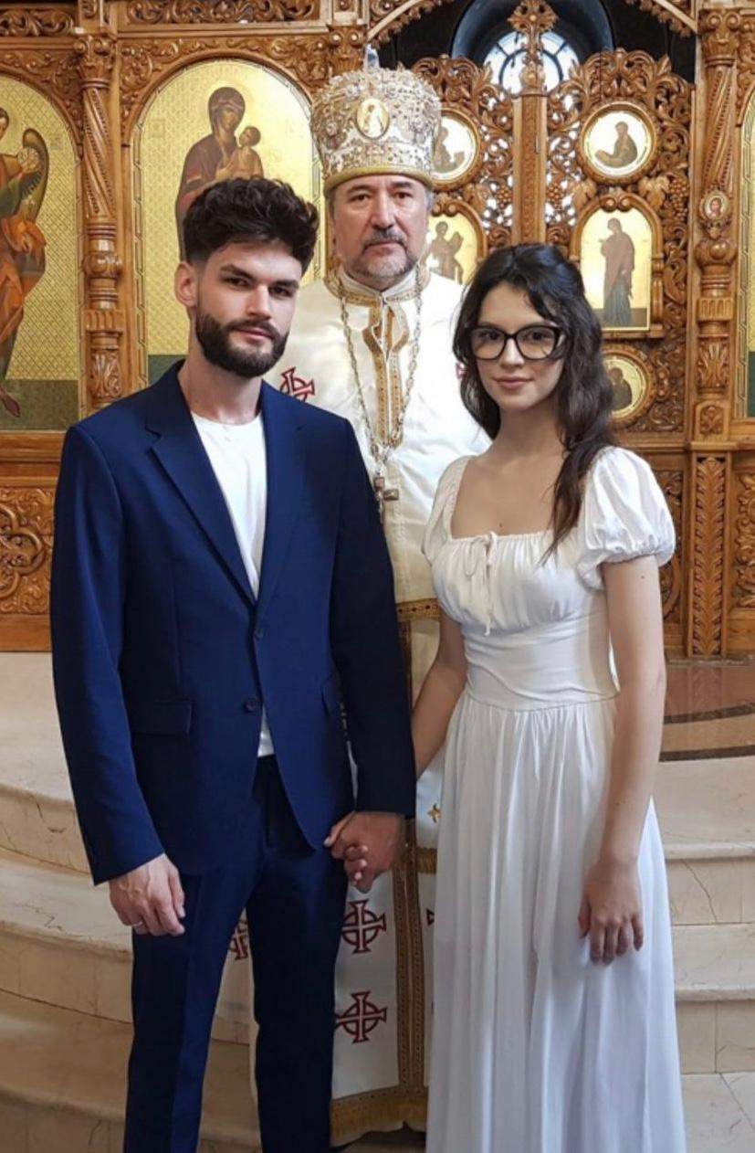 Primele imagini cu mama Cleopatrei Stratan, de la nunta fiicei sale. A purtat baticul pe cap pe tot parcursul cununiei \ FOTO