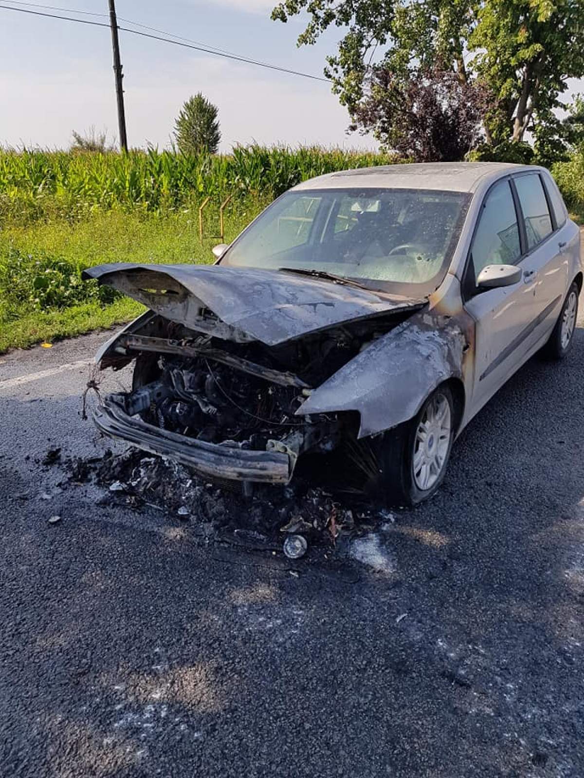 Un bărbat din Botoșani a ars pe 30% din suprafaţa corpului. Își incendiase propriul autoturism, din greșeală