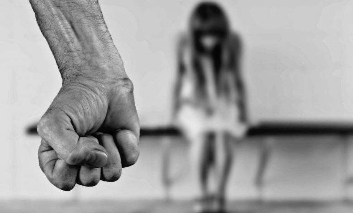 Adolescentă de 14 ani, răpită de pe o stradă din Buzău pentru a fi căsătorită. Ce s-a întâmplat cu suspecții acestui caz