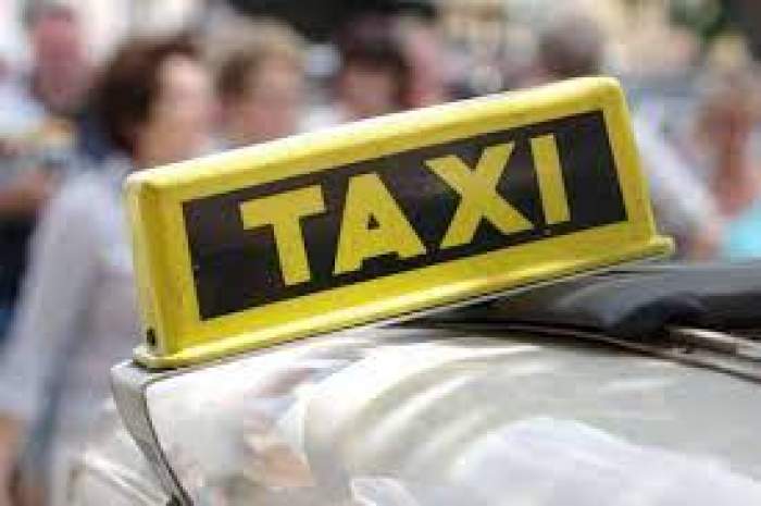 Semnul ce indică o mașină de taxi