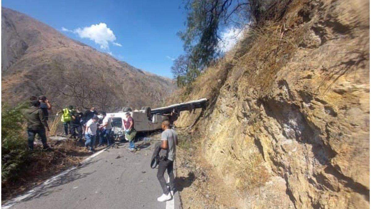 Accident teribil în Peru! 15 oameni au murit după ce au căzut într-o prăpastie cu autobuzul