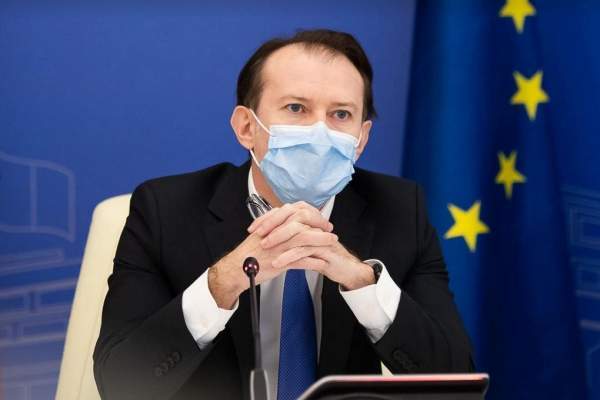 Florin Cîțu, surprins la costum, în cadrul unei ședințe publice, cu masca de protecție pe față