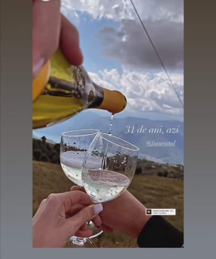 Fotografia Dalianei Răducan cu paharele de vin