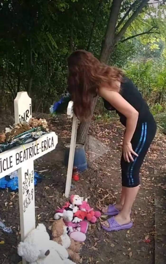 Mama gemenilor din Ploiești, imagini sfâșietoare de la mormântul celor mici: ”Jur pe viața mea că nu o să vă las singuri” / FOTO