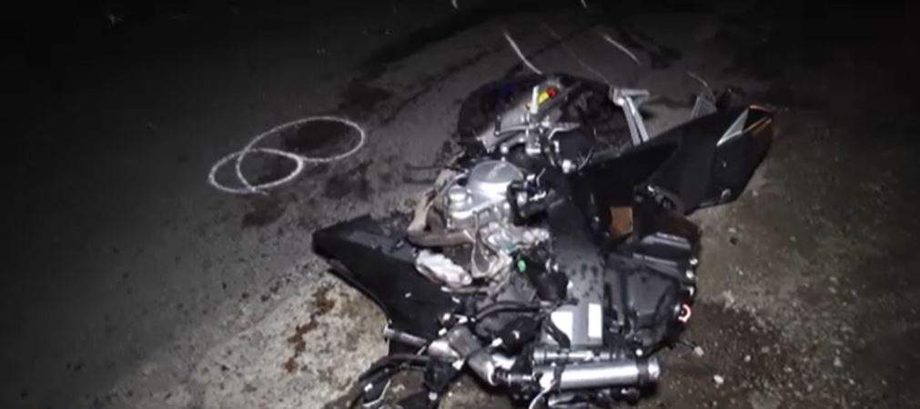 Motociclist de 19 ani, mort după ce a încercat să evite coliziunea cu o mașină care i-a tăiat calea. Tragedia a avut loc în Dâmbovița