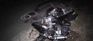 Motociclist de 19 ani, mort după ce a încercat să evite coliziunea cu o mașină care i-a tăiat calea. Tragedia a avut loc în Dâmbovița