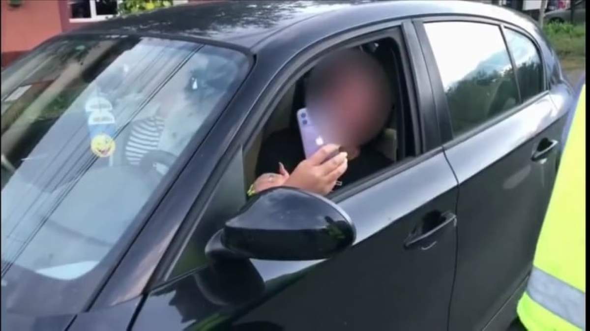 O șoferiță din Lugoj a făcut scandal cu polițiștii, după ce a fost prinsă băută la volan. ”Băi, tâmpitule, eu nu sunt beată!” / VIDEO