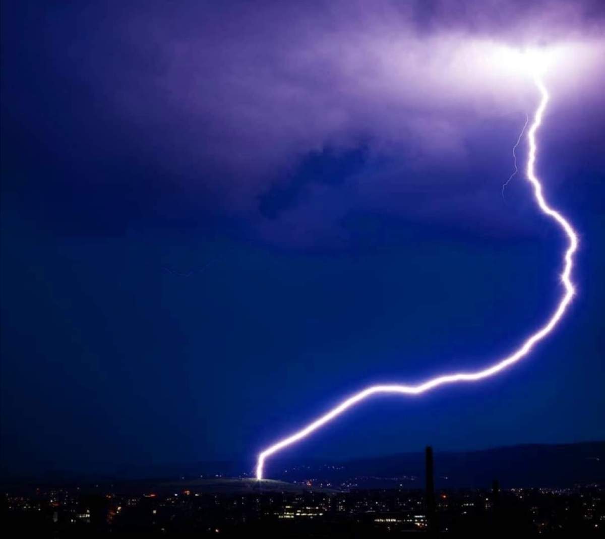 Un antrenor de fotbal din Bulgaria a murit, după ce a fost lovit de un fulger. Tragedia s-a petrecut in timpul unui meci