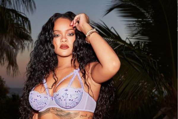 rihanna in sutien