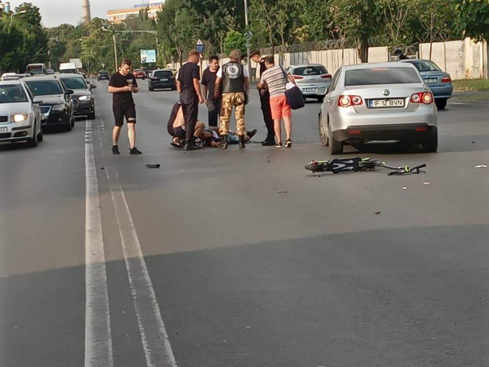 Tânăr pe trotinetă, mort după o șicanare cu un motociclist, în trafic. Scenele șocante au avut loc în București