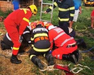 Tragedie în Suceava. Doi bărbați au căzut într-o fântănă adâncă de șase metri. Unul dintre ei a fost găsit decedat